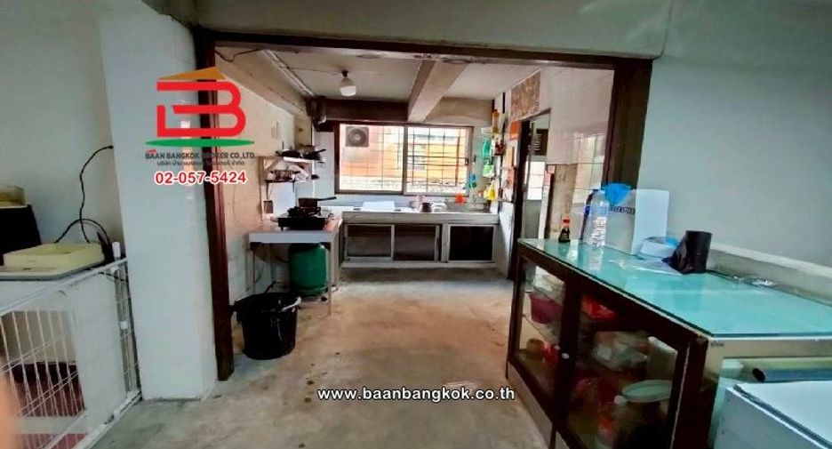 For sale 4 bedrooms retail Space in Wang Thonglang, Bangkok