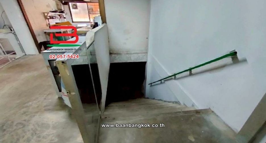 For sale 4 bedrooms retail Space in Wang Thonglang, Bangkok