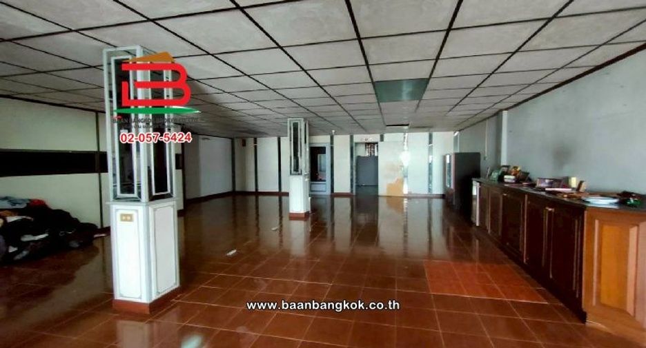 For sale 4 bedrooms retail Space in Wang Thonglang, Bangkok