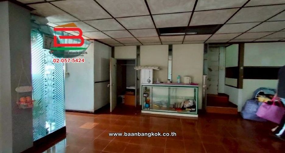 For sale 4 bedrooms retail Space in Wang Thonglang, Bangkok