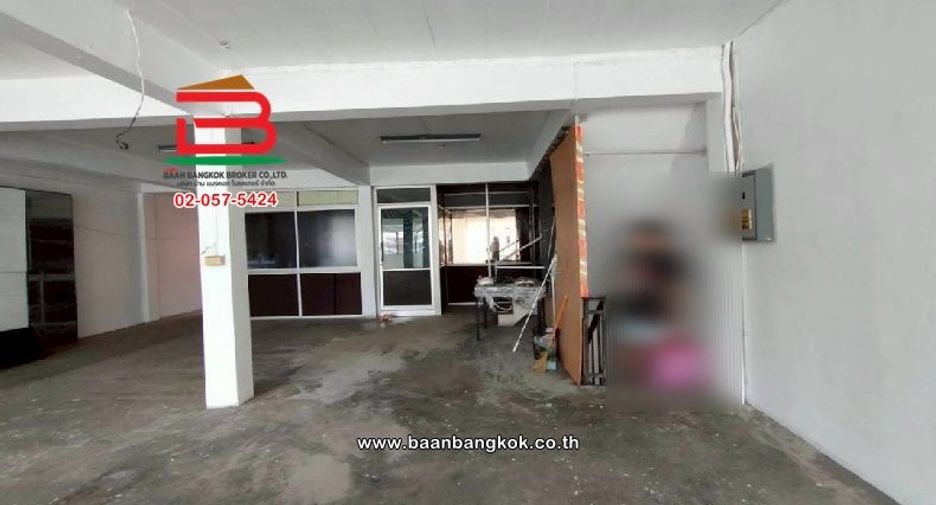 For sale 4 bedrooms retail Space in Wang Thonglang, Bangkok