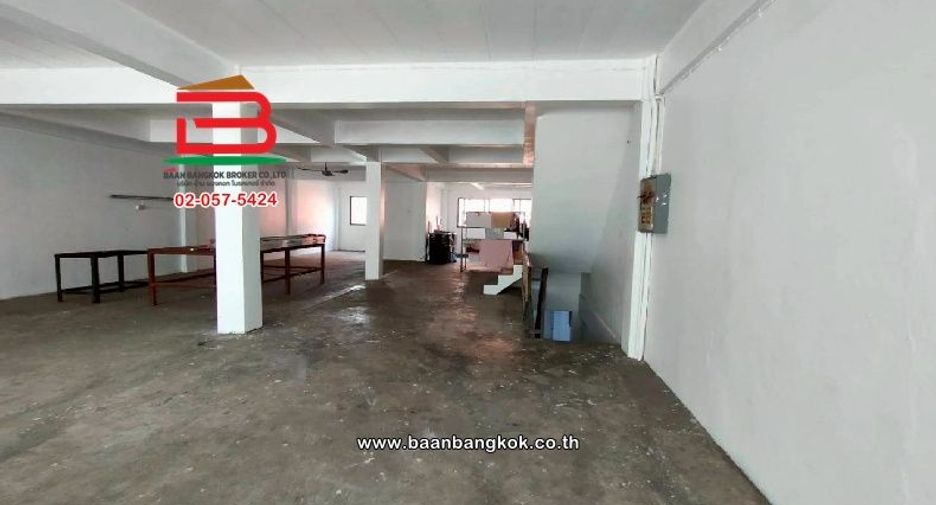 For sale 4 bedrooms retail Space in Wang Thonglang, Bangkok