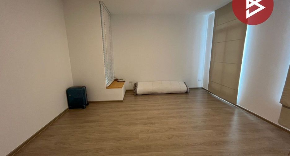 For sale studio townhouse in Phra Samut Chedi, Samut Prakan