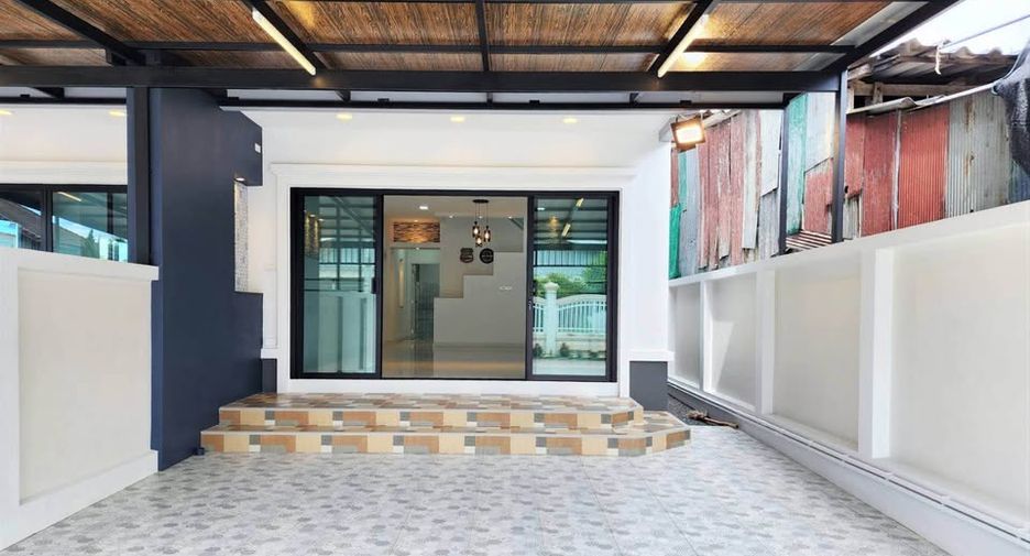 À louer 3 chambres maison de ville à Saraphi, Chiang Mai