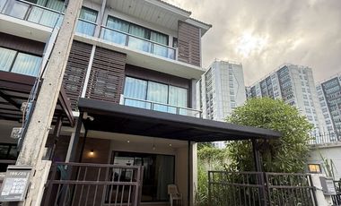 For rent 4 bedrooms townhouse in Mueang Chiang Mai, Chiang Mai