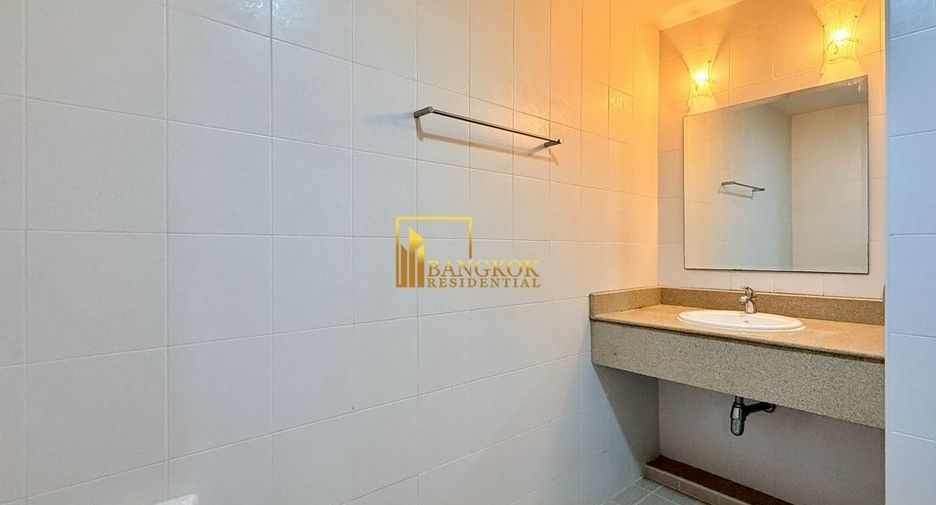 For rent 2 bedrooms apartment in Pathum Wan, Bangkok