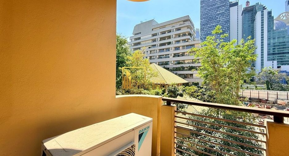 For rent 2 bedrooms apartment in Pathum Wan, Bangkok