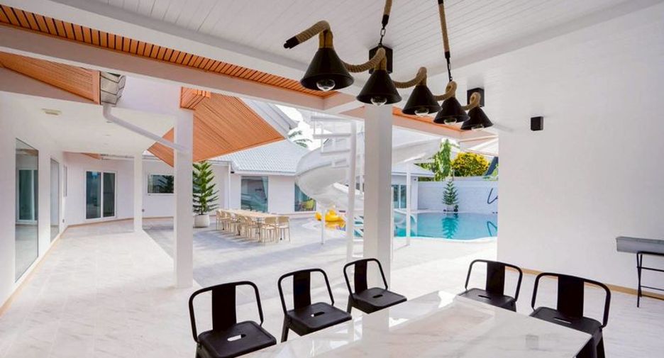 For sale 4 bedrooms villa in Bang Lamung, Chonburi