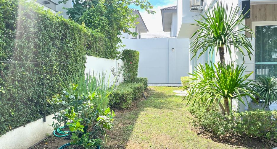 For sale 4 bedrooms house in Khlong Sam Wa, Bangkok
