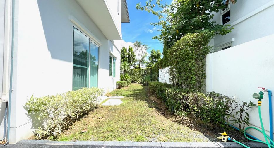 For sale 4 bedrooms house in Khlong Sam Wa, Bangkok