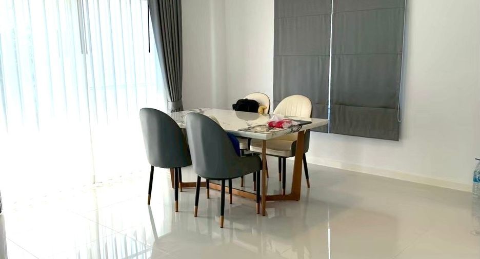 For sale 4 bedrooms house in Khlong Sam Wa, Bangkok