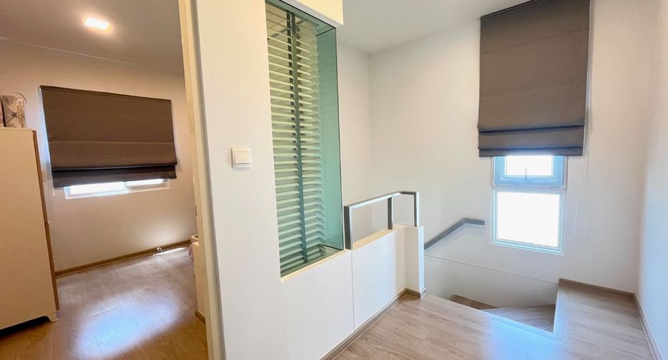 For sale 4 bedrooms house in Khlong Sam Wa, Bangkok