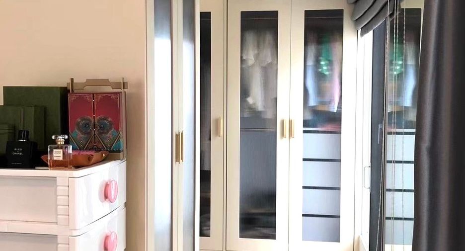 For sale 4 bedrooms house in Khlong Sam Wa, Bangkok