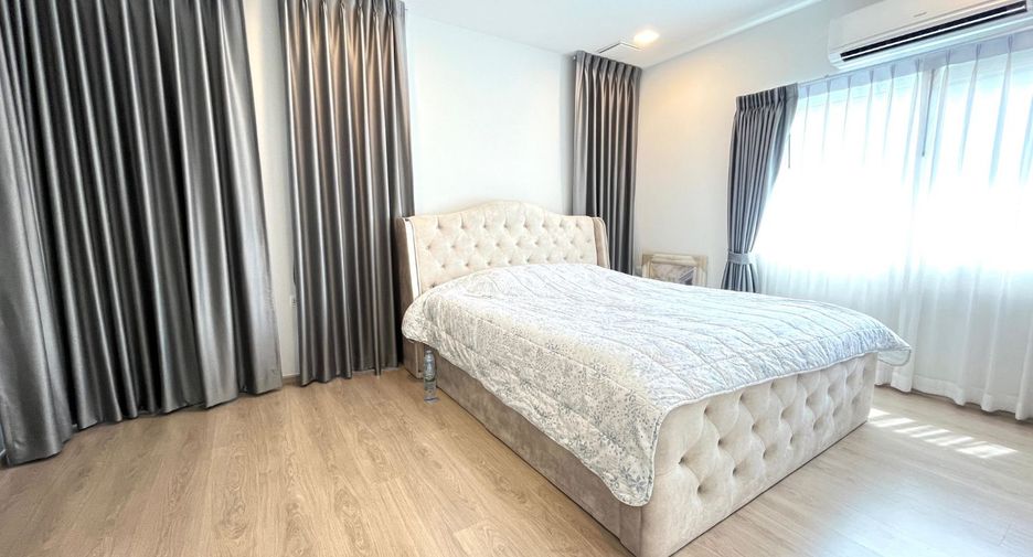For sale 4 bedrooms house in Khlong Sam Wa, Bangkok