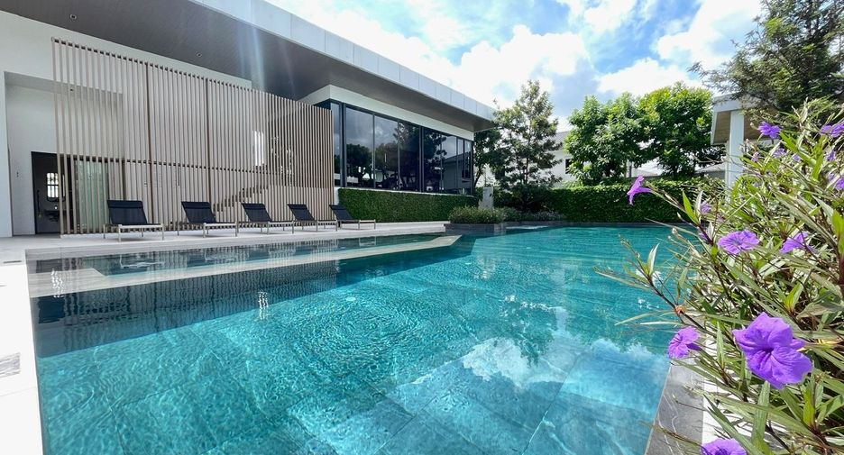For sale 4 bedrooms house in Khlong Sam Wa, Bangkok
