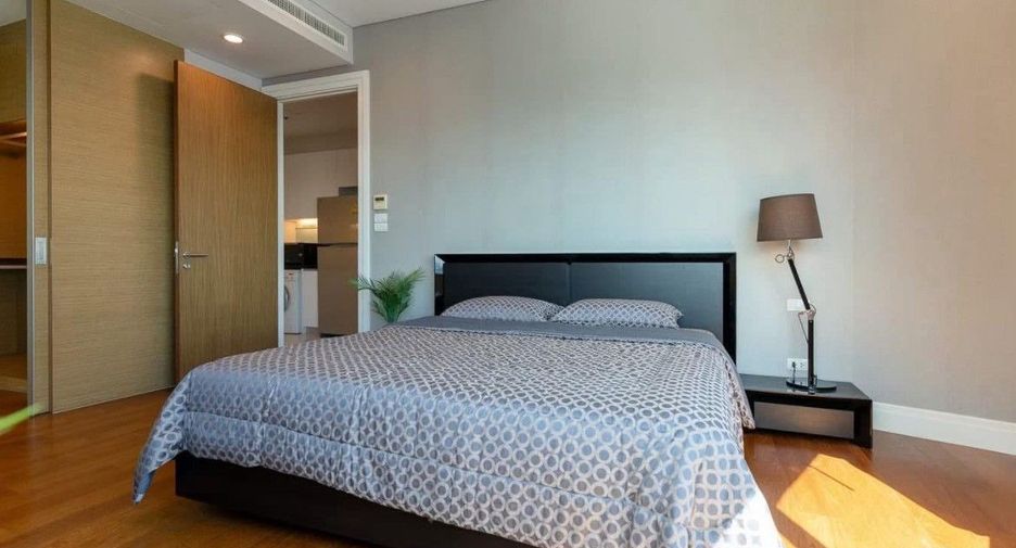 For rent 2 bedrooms condo in Khlong Toei, Bangkok