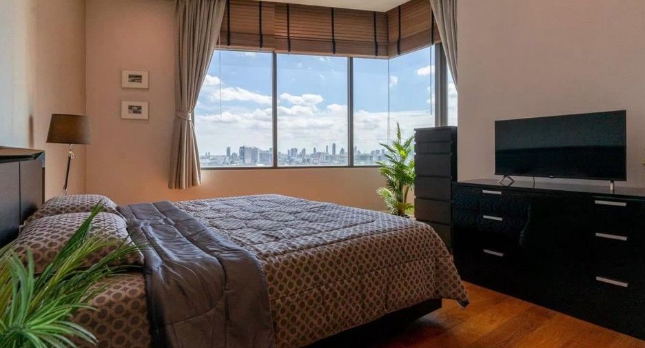 For rent 2 bedrooms condo in Khlong Toei, Bangkok