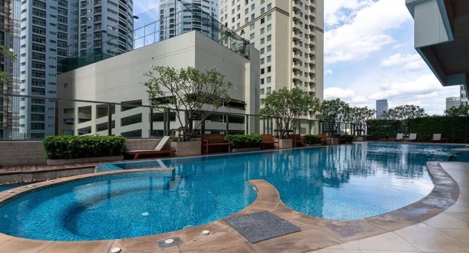For rent 2 bedrooms condo in Khlong Toei, Bangkok