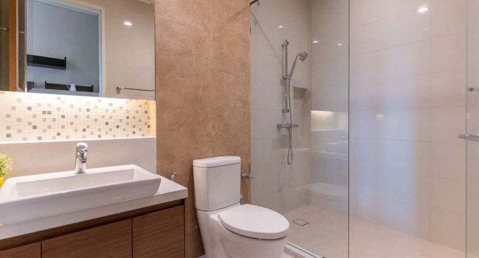 For rent 2 bedrooms condo in Khlong Toei, Bangkok
