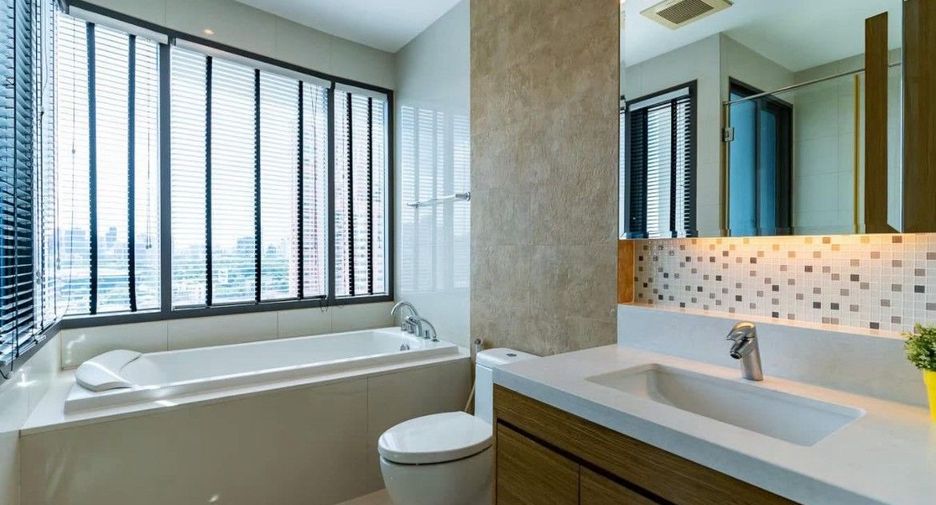 For rent 2 bedrooms condo in Khlong Toei, Bangkok