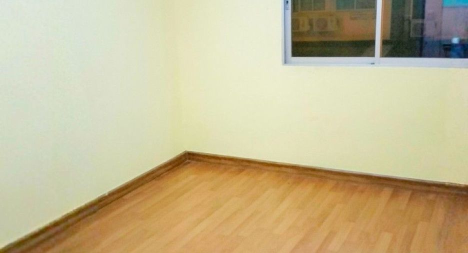 For sale 3 bedrooms townhouse in Mueang Samut Sakhon, Samut Sakhon