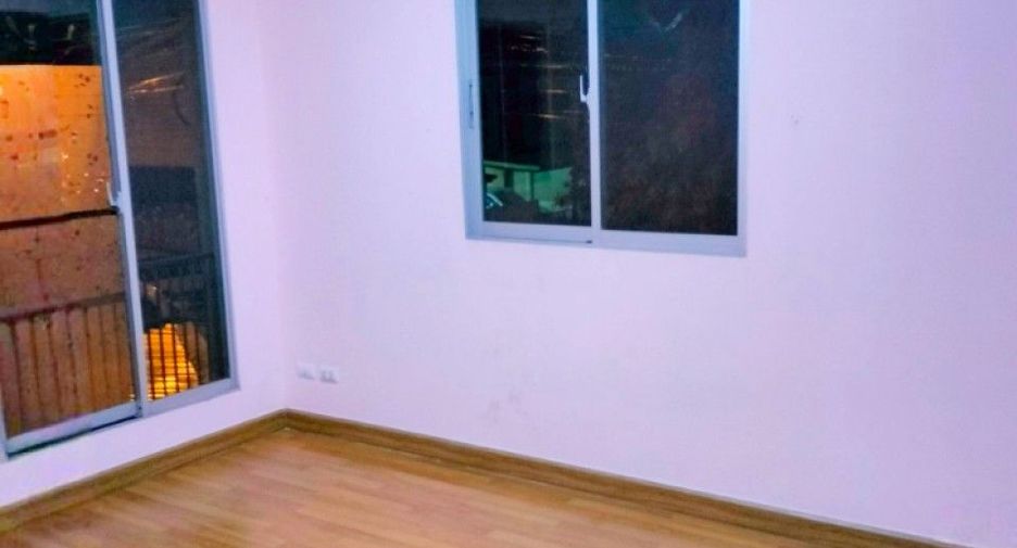 For sale 3 bedrooms townhouse in Mueang Samut Sakhon, Samut Sakhon