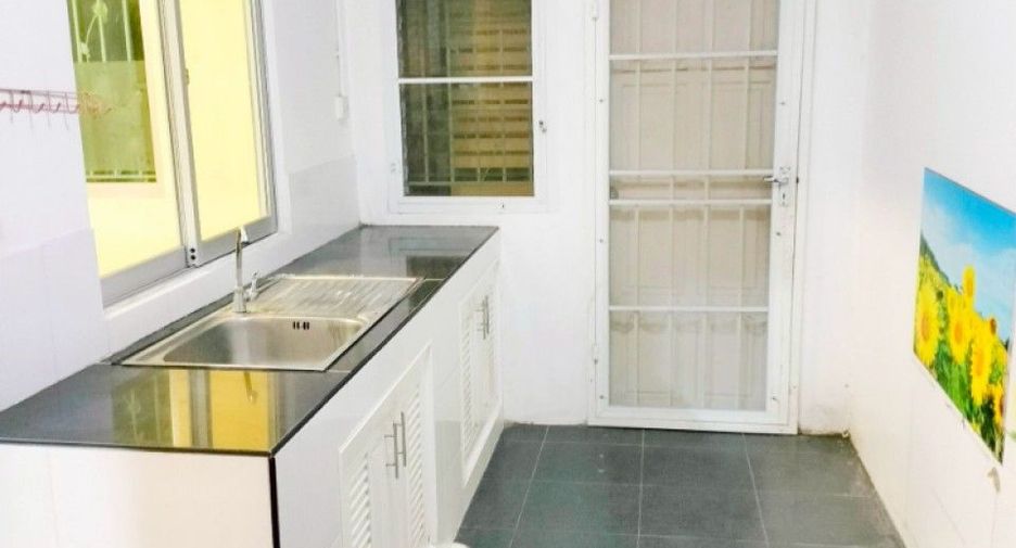 For sale 3 bedrooms townhouse in Mueang Samut Sakhon, Samut Sakhon