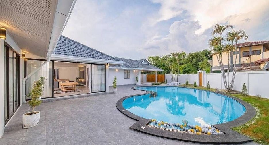For sale 3 bedrooms villa in Bang Lamung, Chonburi