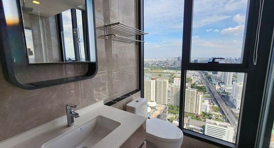 À louer 2 chambres condo à Huai Khwang, Bangkok