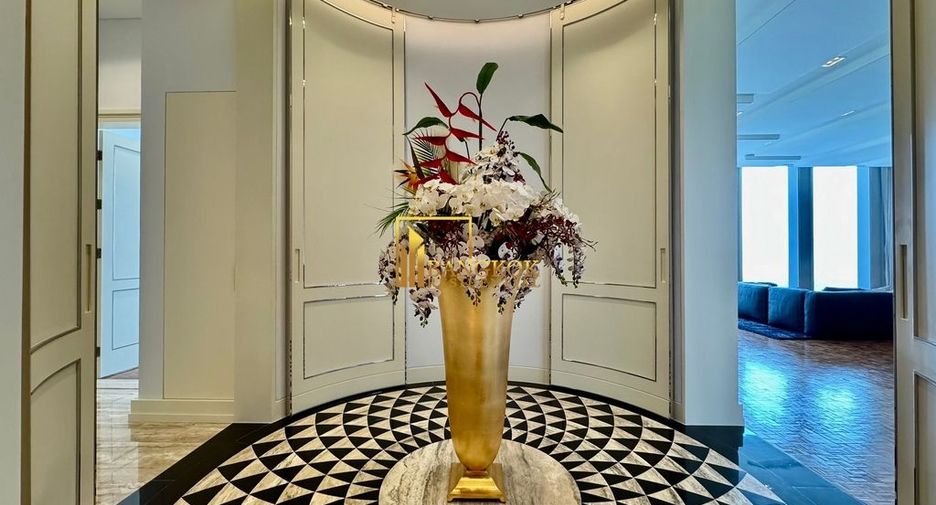For sale 4 bedrooms condo in Sathon, Bangkok