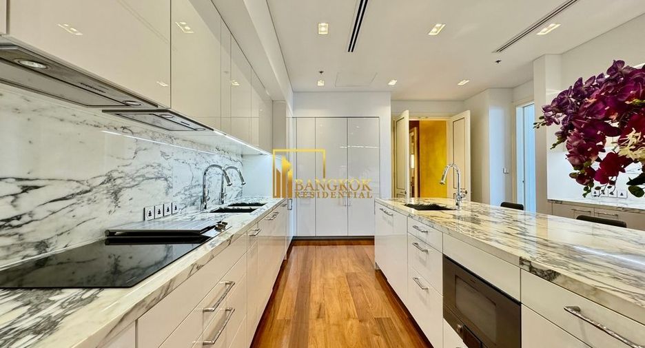 For sale 4 bedrooms condo in Sathon, Bangkok
