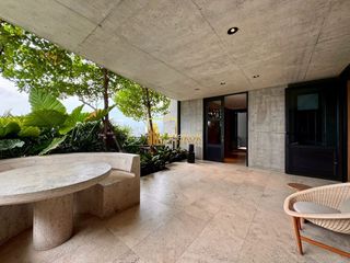 Condo en venta de 3 habitaciones en Yan Nawa, Bangkok