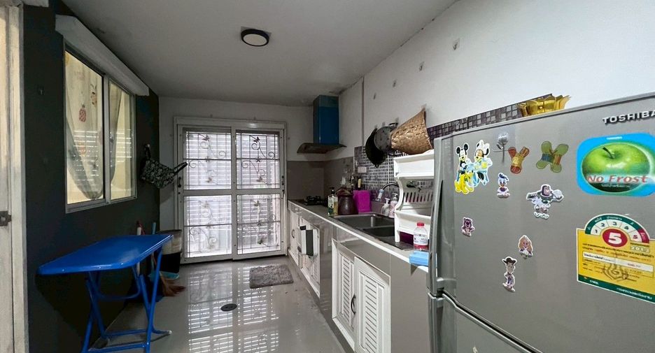 For sale 3 bedrooms townhouse in Bang Khen, Bangkok
