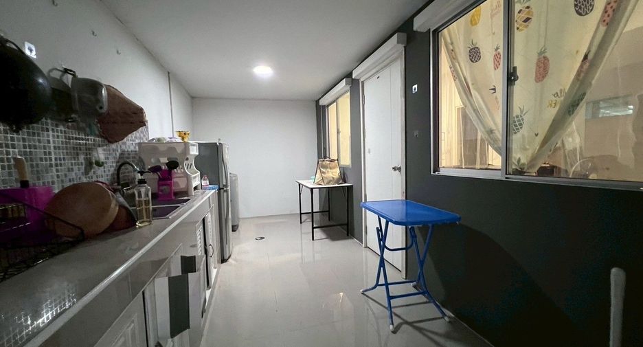 For sale 3 bedrooms townhouse in Bang Khen, Bangkok