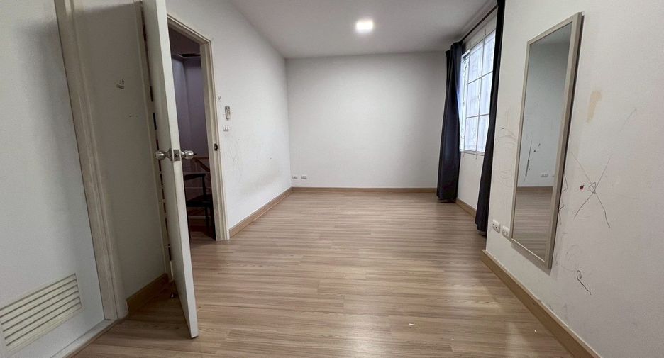 For sale 3 bedrooms townhouse in Bang Khen, Bangkok