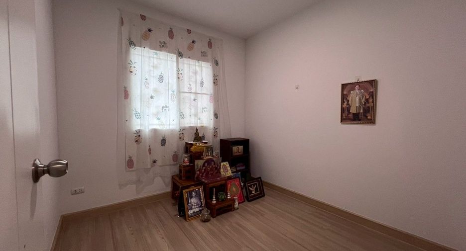 For sale 3 bedrooms townhouse in Bang Khen, Bangkok