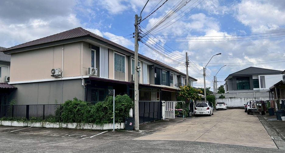 For sale 3 bedrooms townhouse in Bang Khen, Bangkok