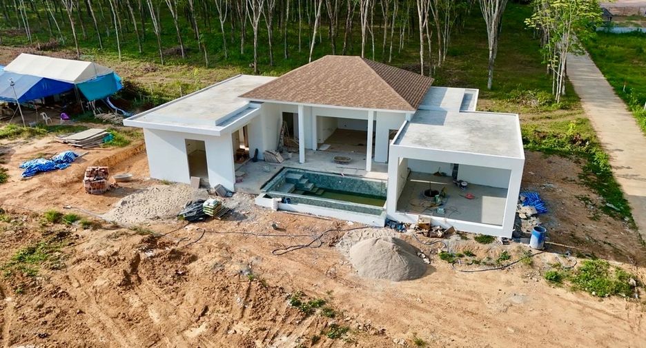 For sale 3 bedrooms villa in Mueang Krabi, Krabi