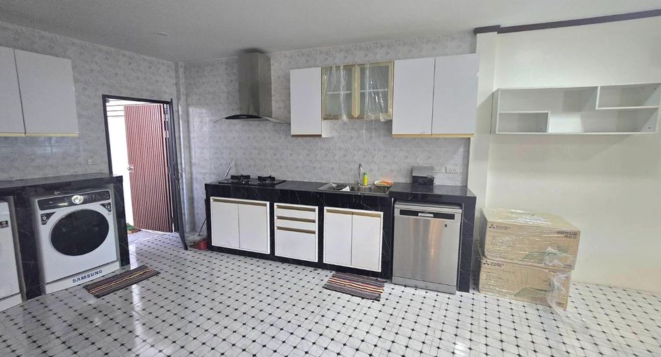 For rent 5 bedrooms house in Doi Saket, Chiang Mai