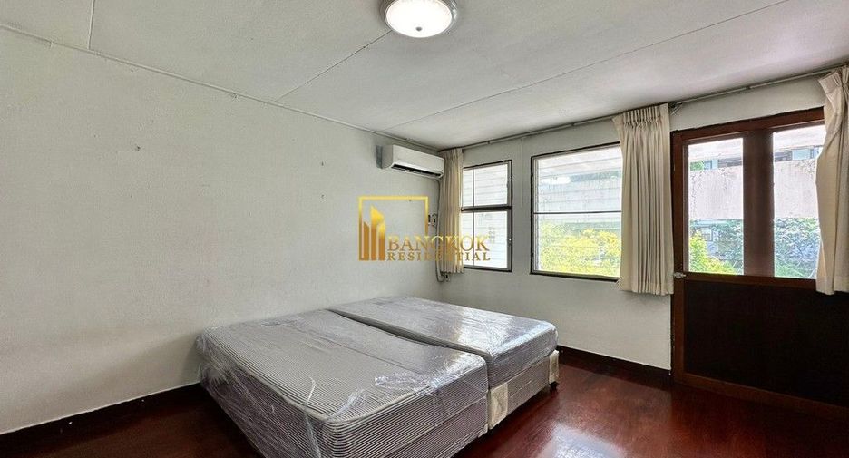 For rent 2 bedrooms townhouse in Yan Nawa, Bangkok