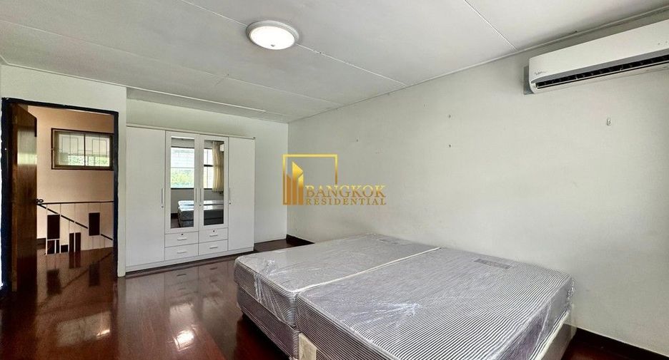 For rent 2 bedrooms townhouse in Yan Nawa, Bangkok