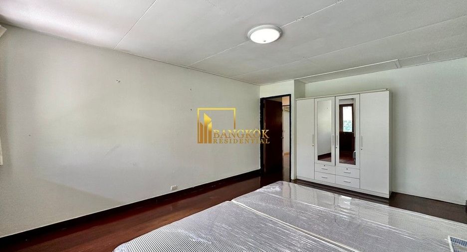 For rent 2 bedrooms townhouse in Yan Nawa, Bangkok