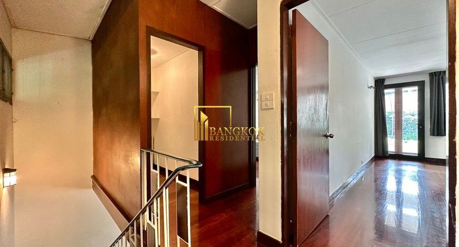 For rent 2 bedrooms townhouse in Yan Nawa, Bangkok
