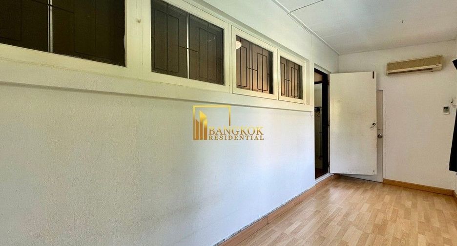 For rent 2 bedrooms townhouse in Yan Nawa, Bangkok
