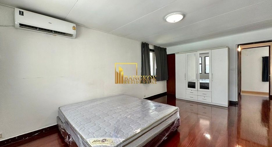 For rent 2 bedrooms townhouse in Yan Nawa, Bangkok