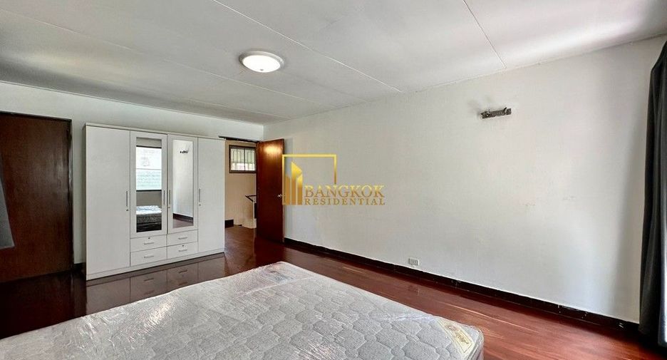 For rent 2 bedrooms townhouse in Yan Nawa, Bangkok