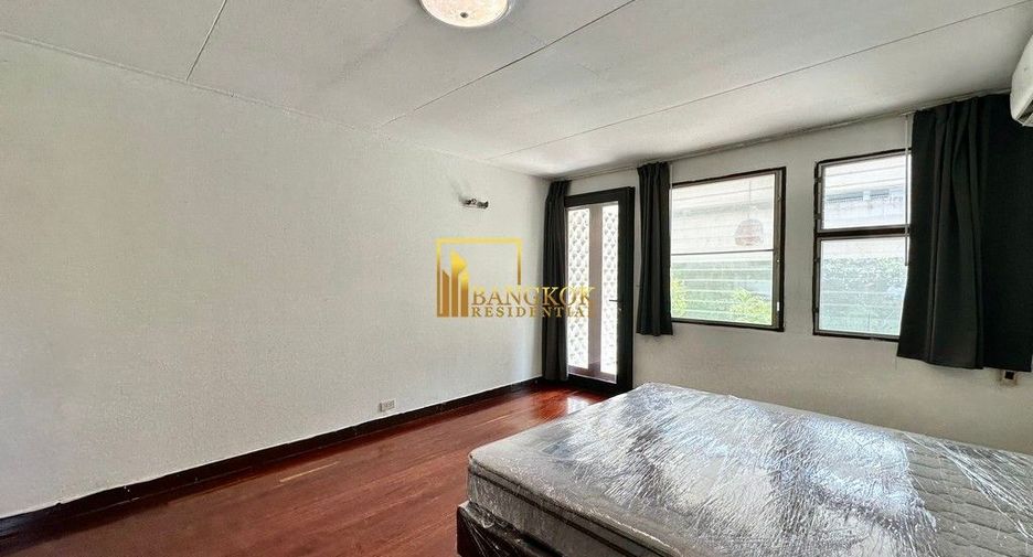 For rent 2 bedrooms townhouse in Yan Nawa, Bangkok