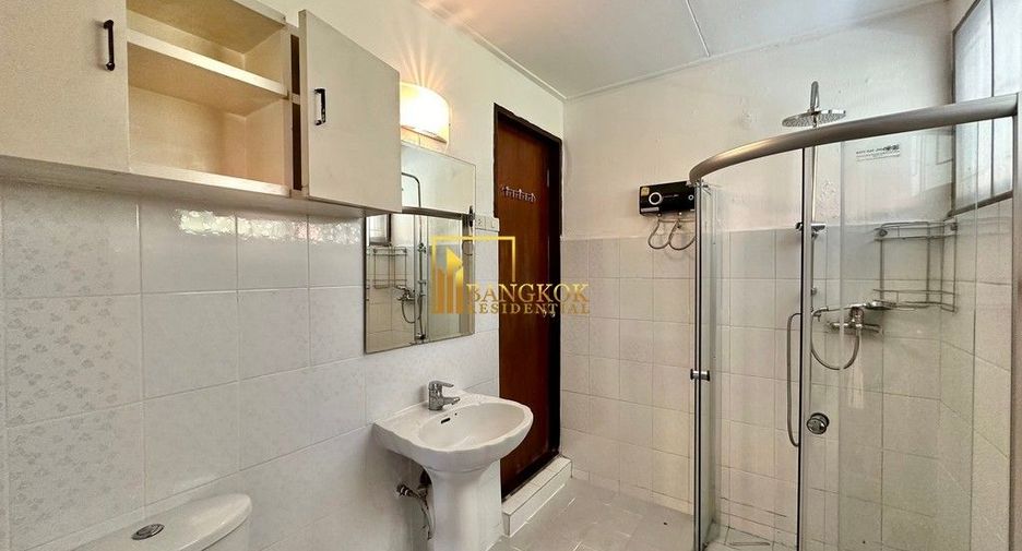 For rent 2 bedrooms townhouse in Yan Nawa, Bangkok