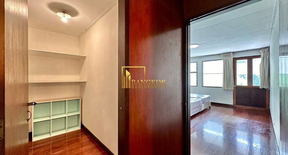 For rent 2 bedrooms townhouse in Yan Nawa, Bangkok