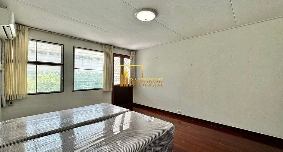 For rent 2 bedrooms townhouse in Yan Nawa, Bangkok